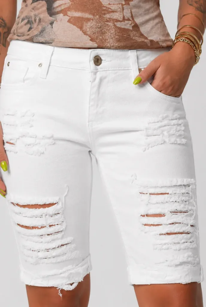 Beyaz Yırtık Denim Bermuda Şort ürün görseli 4